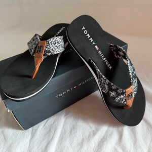 Tommy Hilfiger Black and White lightweight Flip Flops